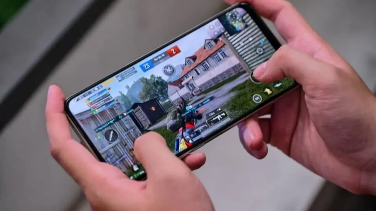 Tecno Pova 8 Pro 5G membawa AMOLED 144 Hz, Dimensity 7400, kamera Sony 50 MP, baterai 6.500 mAh, dan fitur Alive Matrix.(Pinterest)