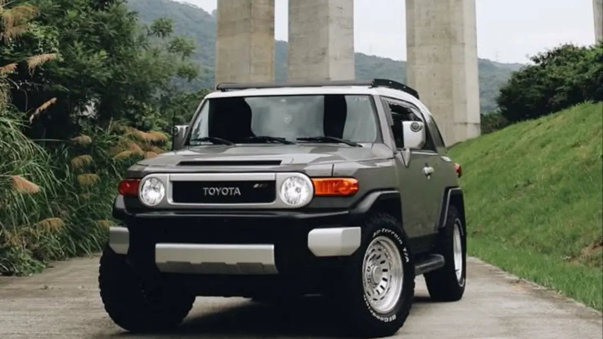 Toyota Land Cruiser FJ hadir dengan basis IMV, mesin 2.7 liter, suspensi multilink, dan peluang varian diesel. (PINTEREST)