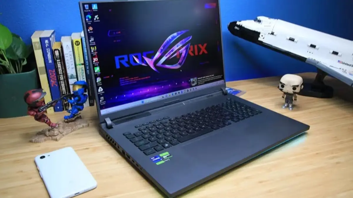ASUS ExpertBook Ultra berbobot 1,1 kg dengan Tandem OLED 3K, RAM 64GB, Intel Core Ultra, dan Intel Arc B390 yang mampu gaming.(Pinterest)