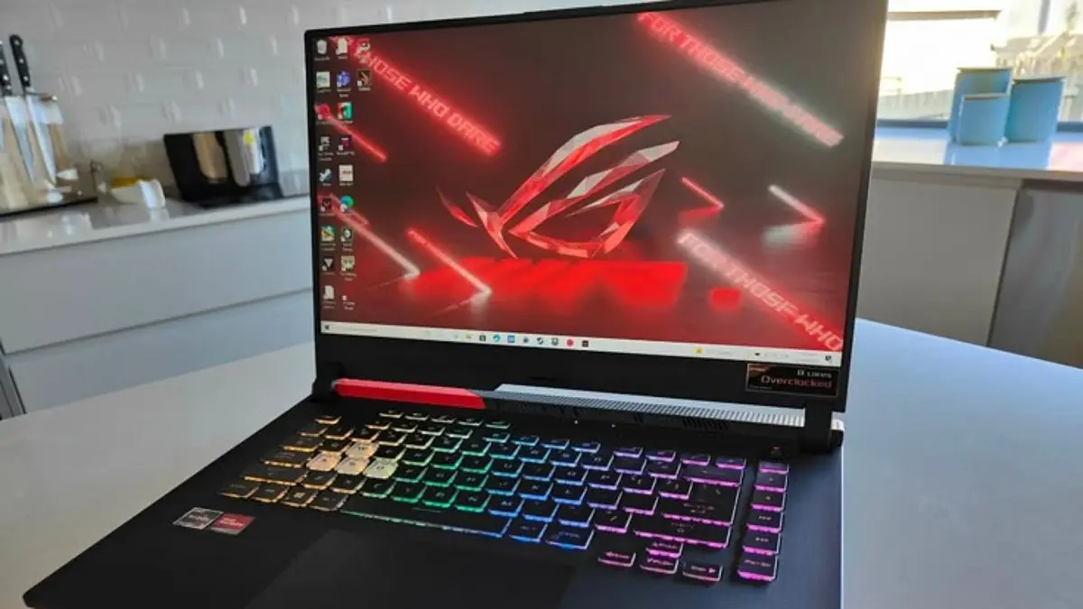 ASUS ExpertBook Ultra berbobot 1,1 kg dengan Tandem OLED 3K, RAM 64GB, Intel Core Ultra, dan keamanan kelas korporasi.(Pinterest)