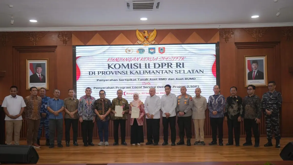 Sertipikat aset Pemda Kalsel diserahkan untuk memperkuat kepastian hukum dan pengamanan aset daerah.