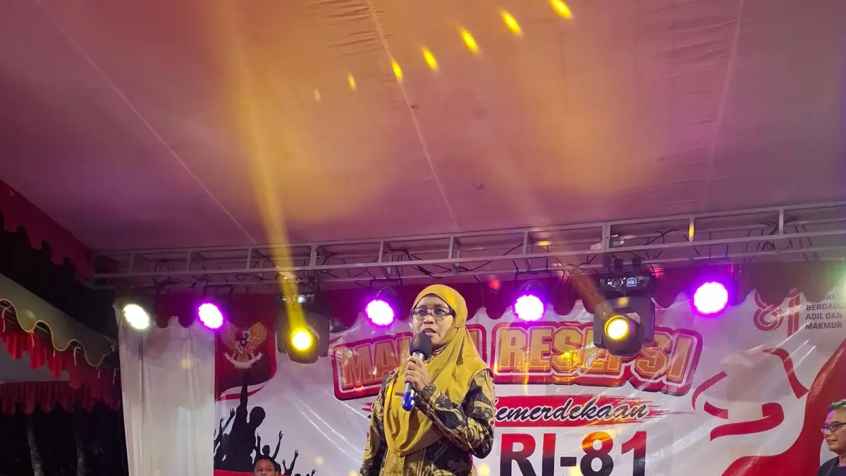 TEGAS: Muyasaroh saat memberikan sambutan pada salah satu acara di desanya.