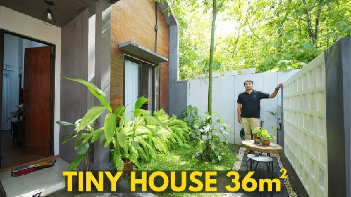 Rumah mungil 36 meter persegi di lahan 80 m² ini memakai konsep Scandinavian-Industrial, taman hijau, plafon tinggi, dan penyimpanan multifungsi.