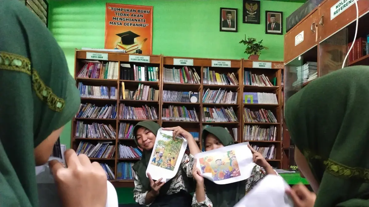WADAH POSITIF: Anggota Bengkel Sastra UPT SMP Negeri 1 Doko rutin mengasah potensi.