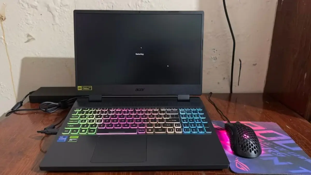 Acer Nitro V15 RTX 4050 mengandalkan Core 7 240H, layar IPS 180 Hz, RAM DDR5 16 GB, dan opsi upgrade untuk gaming serta editing.(Pinterest)