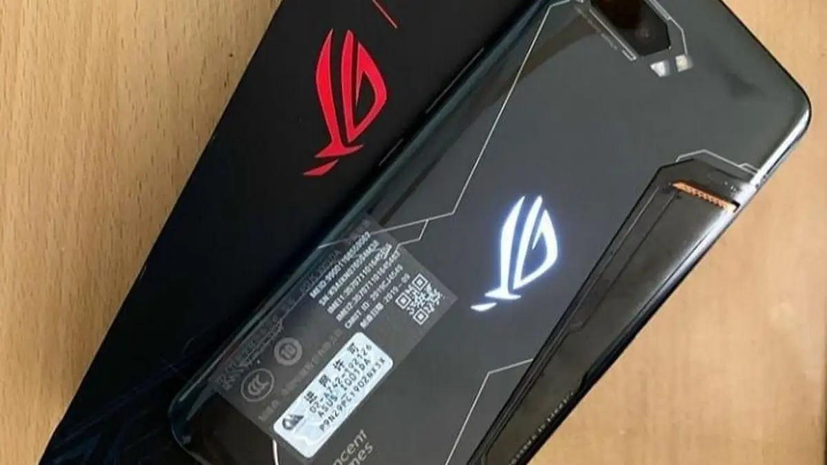 Asus keluar dari pasar smartphone dan fokus ke PC serta AI. Simak kabar ROG Phone, Zenfone, garansi, dan pembaruan software.(Pinterest)
