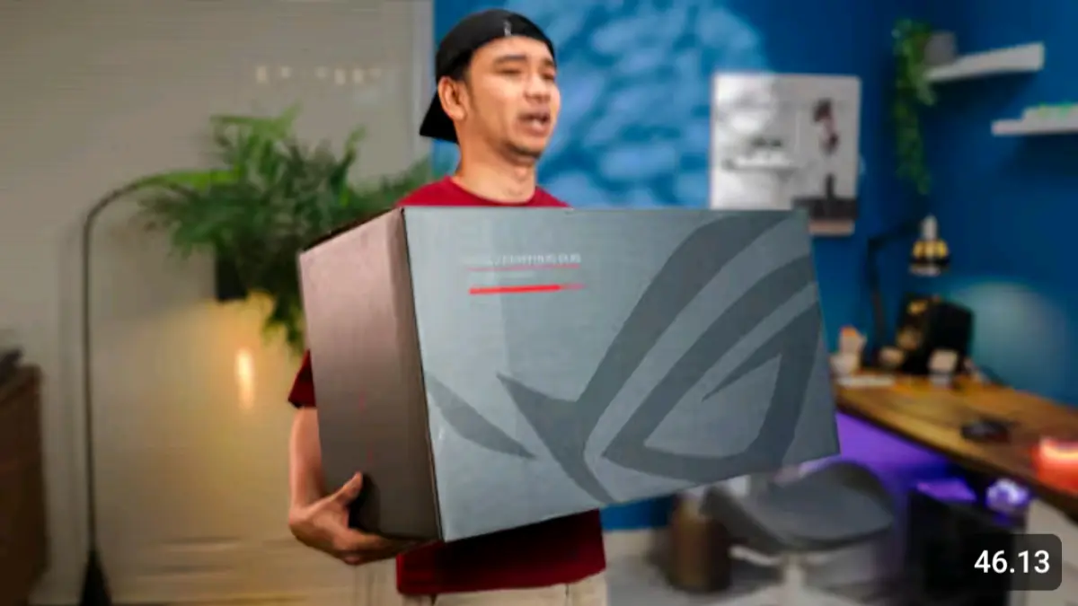 ASUS ROG Zephyrus Duo GX651A dibanderol Rp129,799 juta dengan dua layar OLED 16 inci, RTX 5090, RAM 64 GB dan SSD 2 TB.