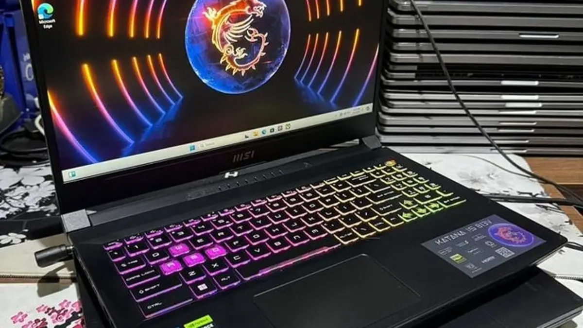 Laptop HP OmniBook hadir dalam seri Ultra, X, 7, 5, dan 3. Kenali perbedaan spesifikasi, fitur AI, serta segmen pengguna tiap seri.(pinterest)