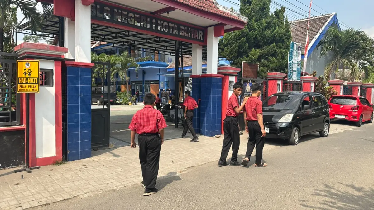 SUDAH MEMBAIK : Suasana SLB Negeri 1 Bendo Kota Blitar pascakejadian sakit yang dialami sejumlah siswa usai diduga makan MBG, kemarin (17/9).