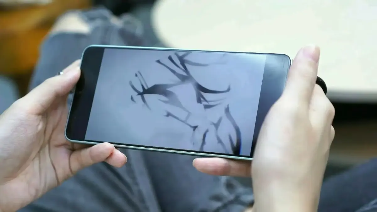 HP 1 jutaan terbaru hadir dengan layar 120 Hz, AMOLED, NFC, RAM 8 GB hingga baterai 7.000 mAh. (SC YOUTUBE)