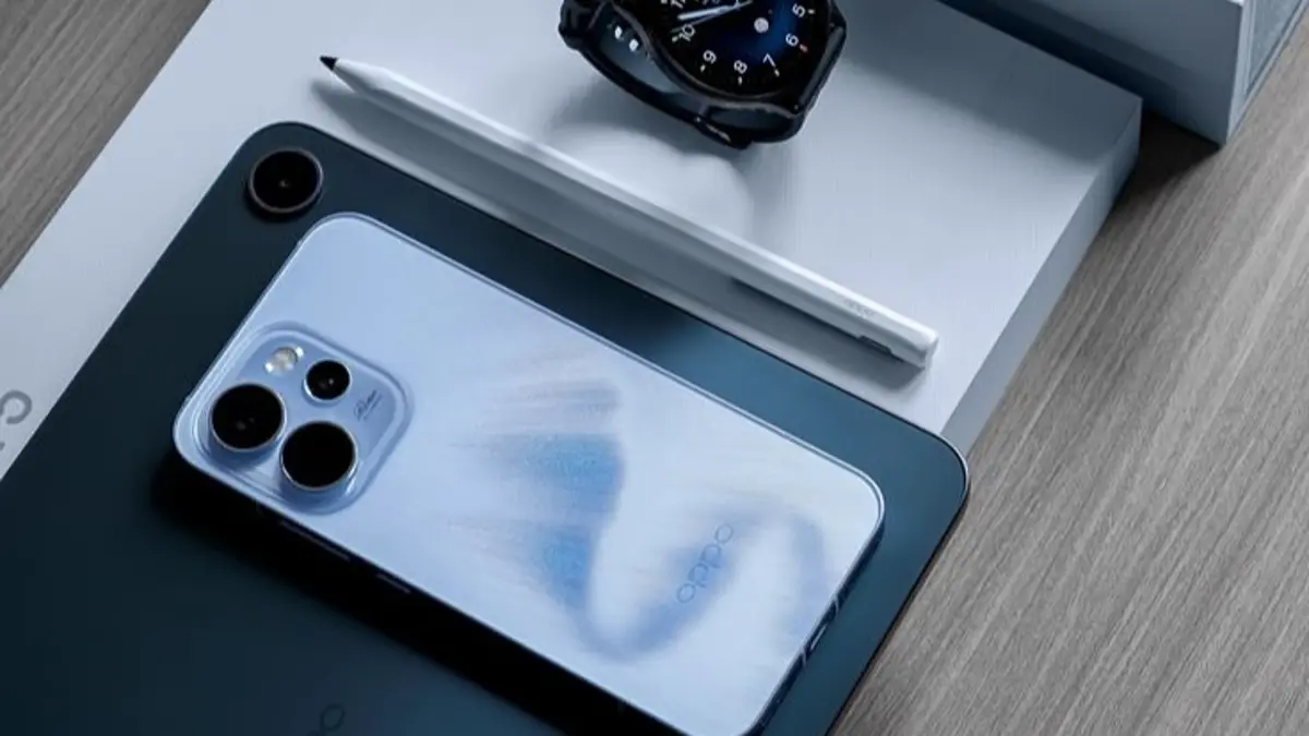 Oppo Reno 15 5G membawa baterai 6.500 mAh, pengisian 80W, dan kamera 4K 60 FPS, tetapi punya keterbatasan ultrawide dan performa.(Pinterest)