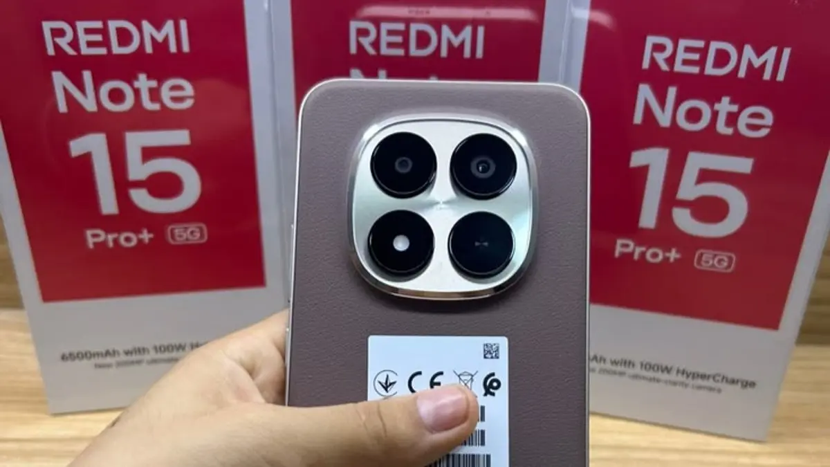 Redmi Note 15 Pro 5G dikeluhkan karena video 4K patah-patah setelah update HyperOS 3, meski memiliki kamera 200MP dan baterai 6.800 mAh.(Pinterest)