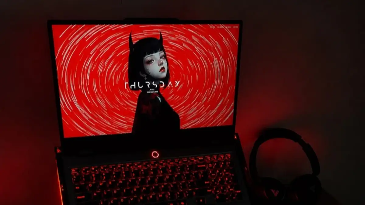 Dell Pro 14 Essential 2026 menawarkan Ryzen 5 Zen 4, RAM DDR5 upgradeable, SSD 512 GB, dan kemampuan editing video dengan harga Rp9 jutaan.(Pinterest)