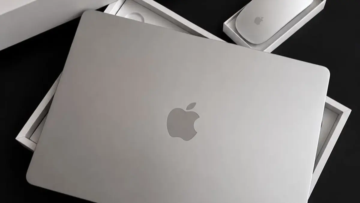 MacBook Neo Rp13 jutaan menawarkan chip A18 Pro dan layar 2,4K, tetapi memiliki RAM 8GB, penyimpanan terbatas, dan port lebih sedikit.(Pinterest)