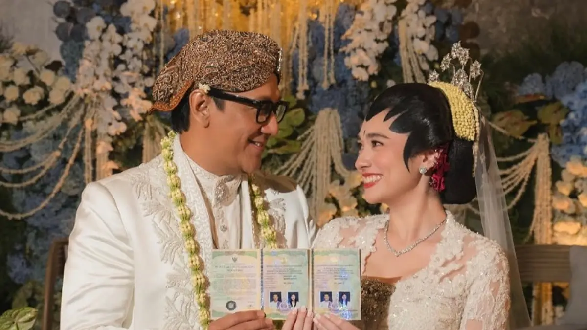 Andre Taulany dan Amanda Rigby resmi menikah setelah kedekatan mereka jadi sorotan. Simak kisah chemistry, proses KUA, dan dukungan anak-anak.(Gemini AI)