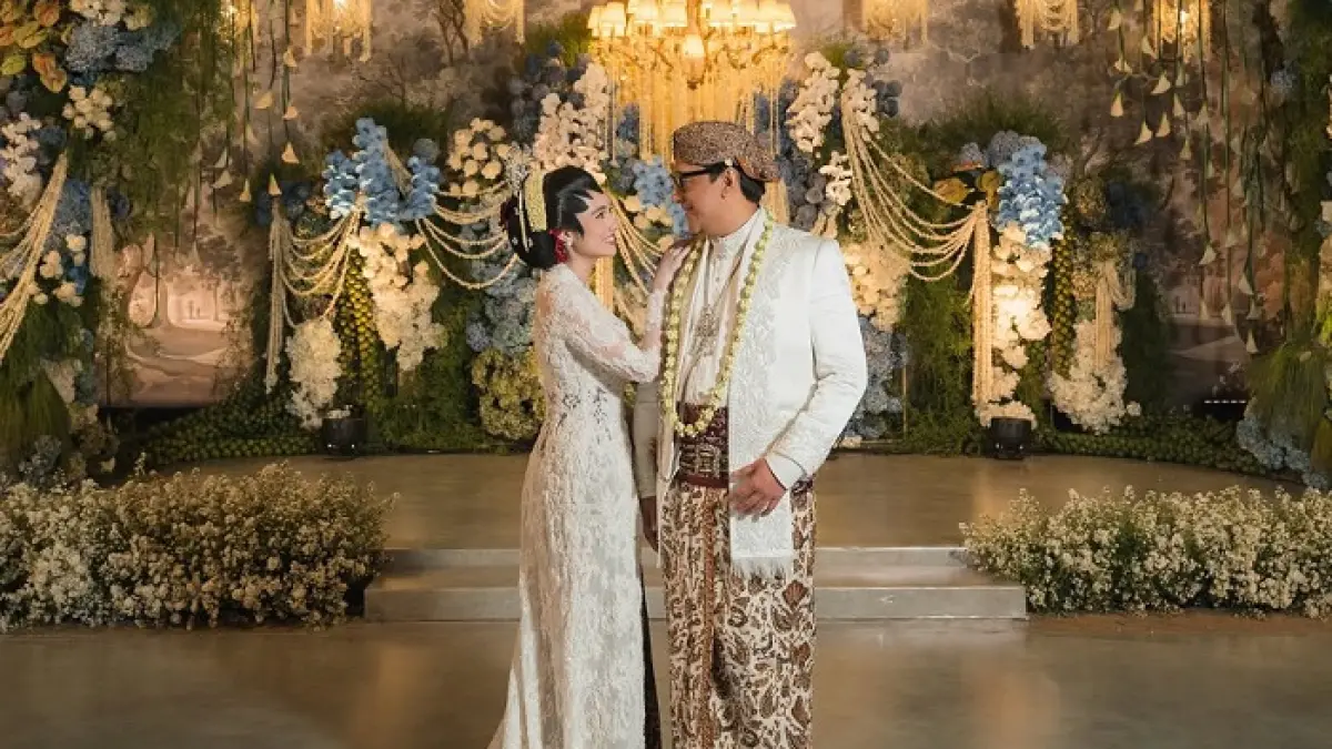 Andre Taulany dan Amanda Rigby semakin serius sebelum menikah. Simak pengakuan Andre soal proses administrasi dan kesamaan mereka.(Gemini AI)