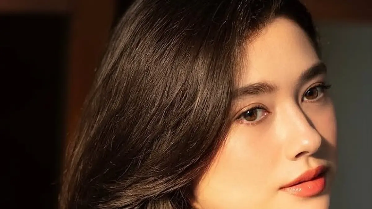 Profil Amanda Rigby, aktris, model, presenter, dan pengusaha yang mengawali karier sebagai bintang iklan hingga bermain di film dan web series.(Gemini AI)