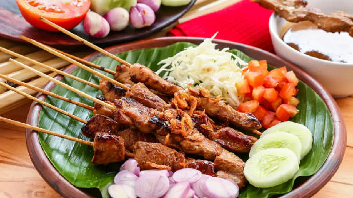 Bukan Sate Madura, Sate Warok Ponorogo Ini Punya Potongan Daging yang Bikin Penasaran