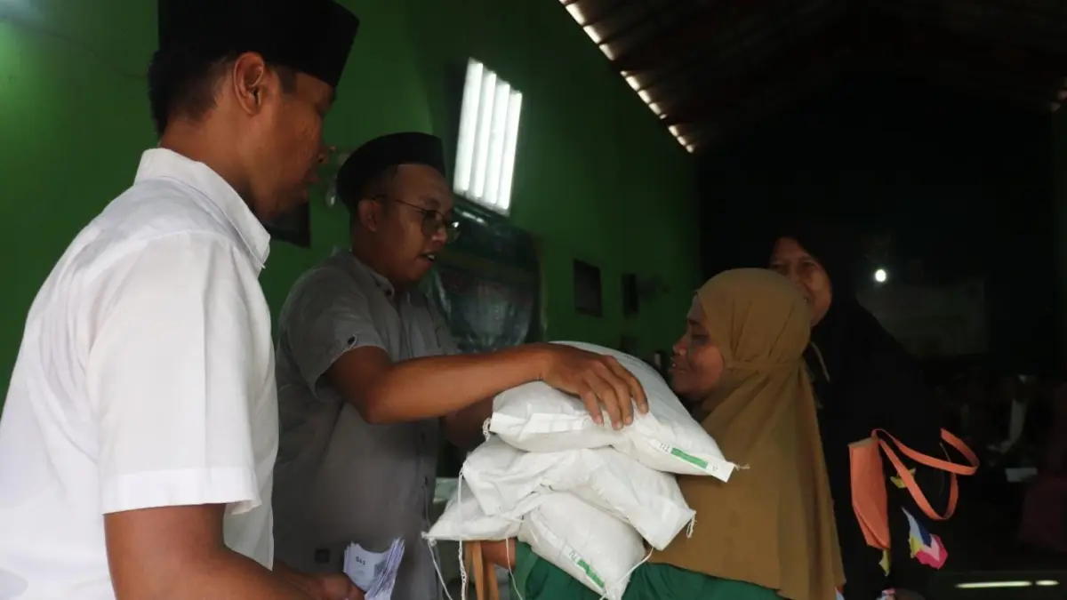 Warga Kabupaten Blitar melakukan pemutakhiran DTSEN melalui kanal resmi BPS.