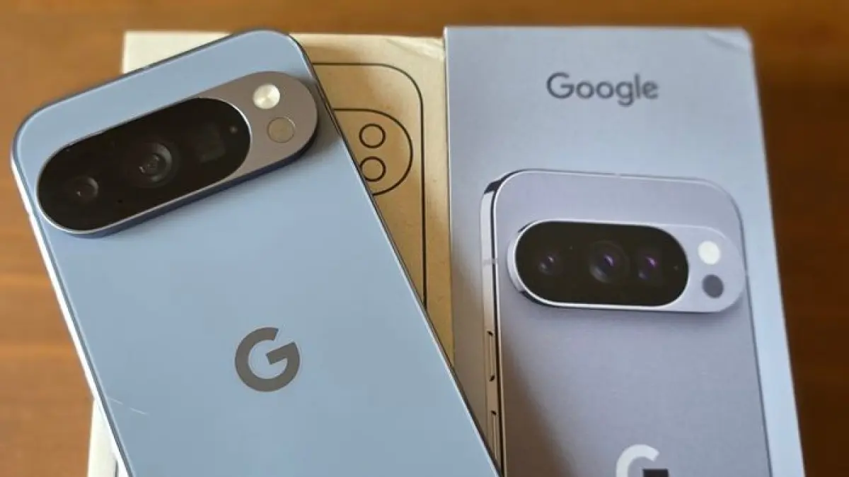 Google Pixel 10 Pro dipakai hampir setahun dan masih memuaskan, tetapi reviewer menilai batas antara Pixel Pro dan non-Pro semakin kabur.(Gemini AI)