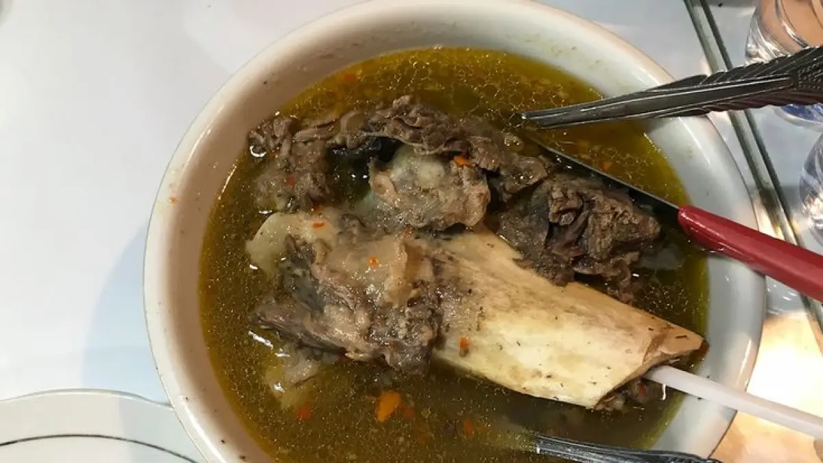 Kaledo khas Palu punya kuah asam pedas dan daging sapi empuk. Simak resep serta cara membuatnya di rumah.(PINTEREST)