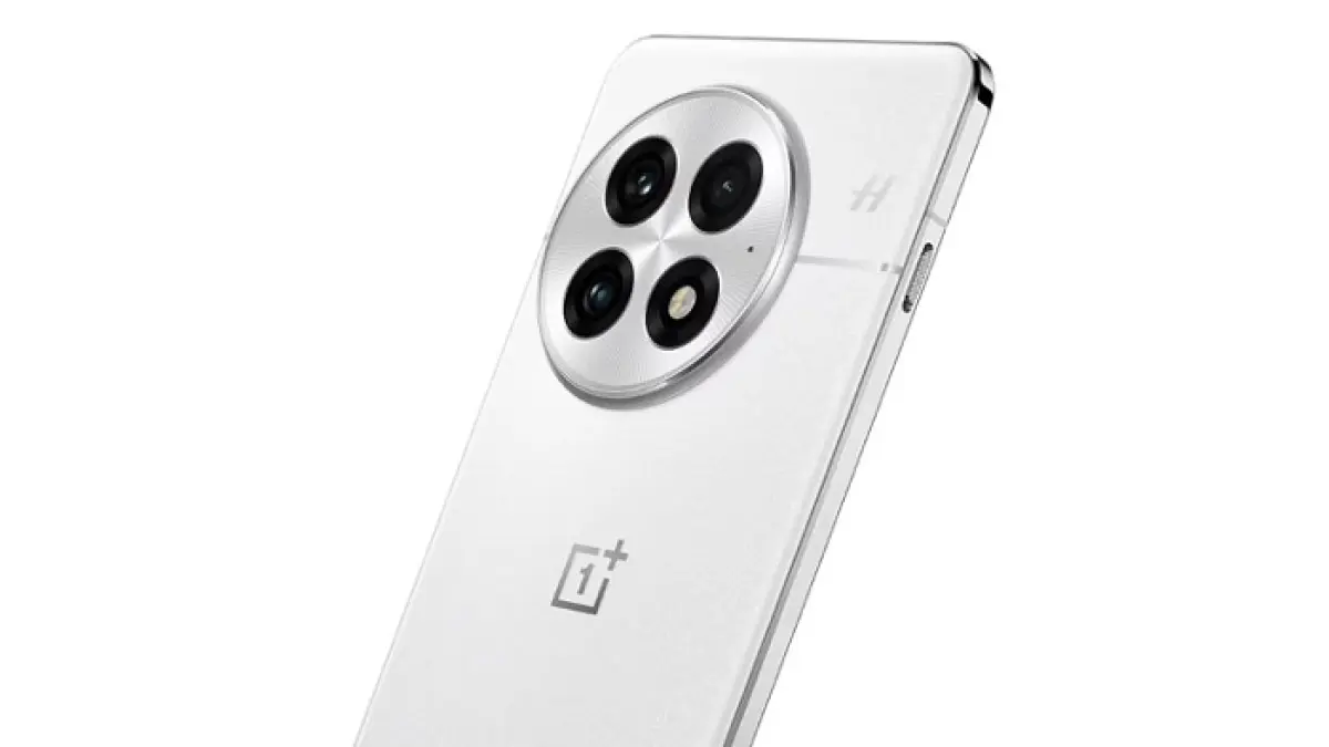 OnePlus 13 dipakai setahun masih punya baterai 97 persen, tetapi layar melengkung dan mudah tergores menjadi perhatian reviewer.(Gemini AI)