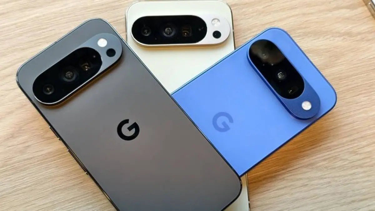 Pixel 10 Pro setelah satu tahun masih dipuji karena desain, performa, AI Gemini, dan kamera. Namun, kualitas video masih jadi sorotan.(Gemini AI)