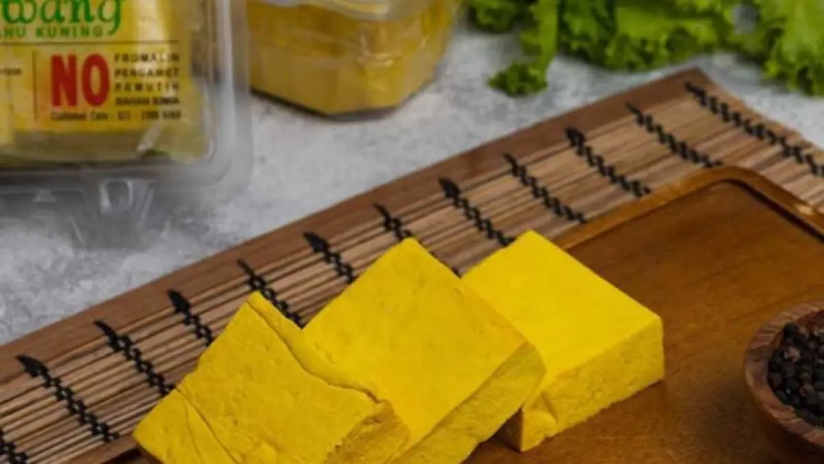 Tahu takwa Kediri bukan sekadar kuliner. Warna kuning dan resep leluhur membuatnya bertahan hingga dikenal luas.(PINTEREST)