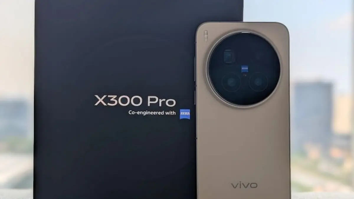 Vivo X300 Pro hadir di kisaran Rp19 juta dengan kamera 200 MP, Dimensity 9500, baterai 6.510 mAh, dan OriginOS 6.(Gemini AI)
