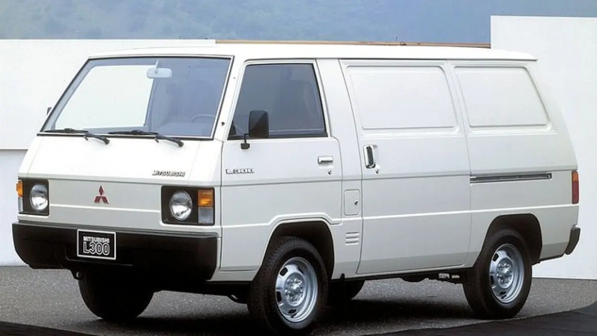 Mitsubishi L300 Minibus 2027 diprediksi hadir dengan kabin nyaman, mesin diesel 4N14, desain modern, dan kapasitas penumpang besar.(Gemini AI)
