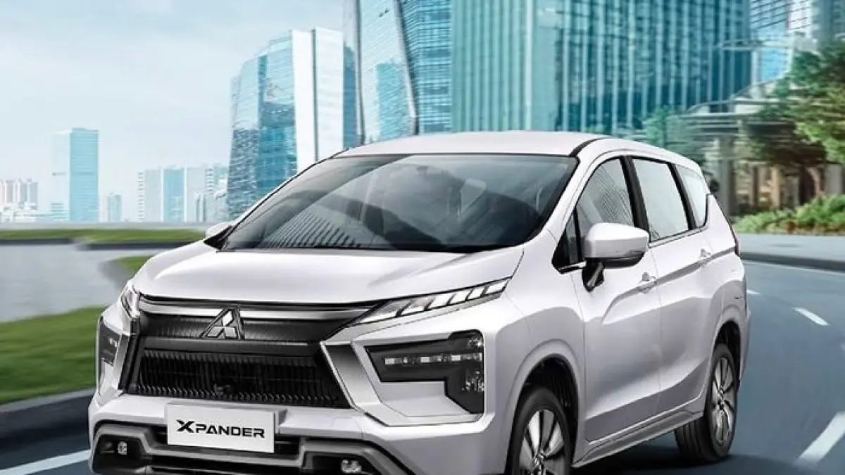 Mitsubishi Xpander generasi terbaru siap hadir dengan desain Dynamic Shield generasi kedua dan teknologi mesin hybrid yang super irit.(Gemini AI)