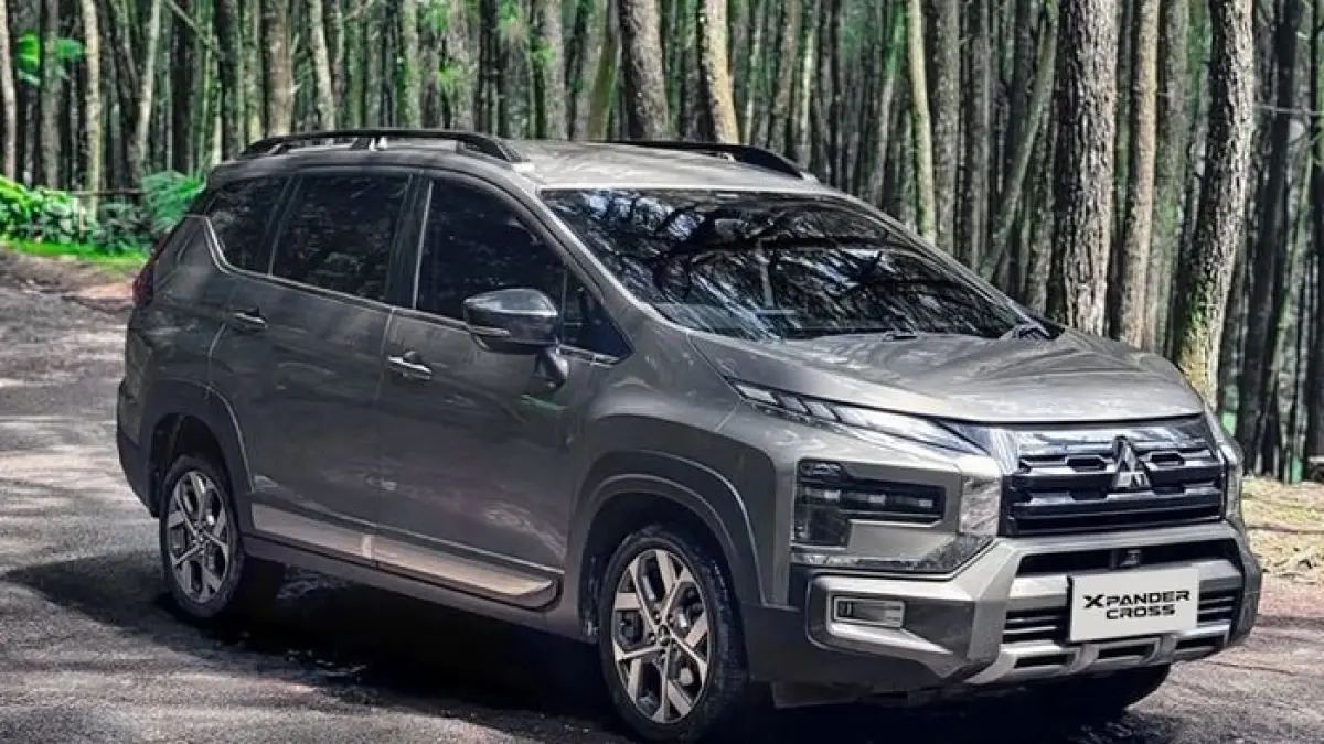 Simak spesifikasi Mitsubishi Xpander 2027 lengkap! Tampil dengan gril Dynamic Shield agresif, panoramic sunroof, mesin mild hybrid 1.5L, dan fitur keselamatan canggih.(Gemini AI)
