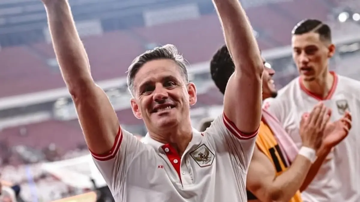 Timnas Indonesia bersiap tampil di FIFA ASEAN Cup. John Herdman menghadapi tantangan untuk membawa Garuda bangkit setelah hasil di Piala AFF.(Gemini AI)