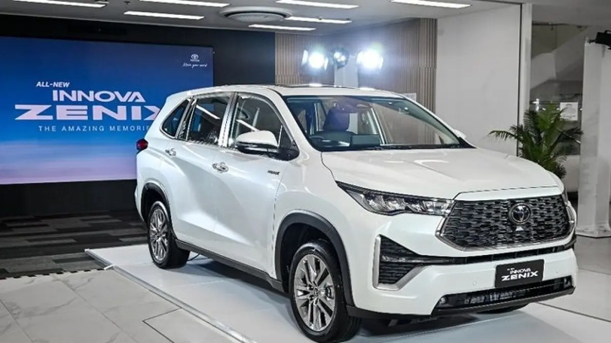 Toyota Kijang Innova Zenix 2027 hadir dengan kabin luas, teknologi canggih, fitur keselamatan, dan pilihan hybrid.(Gemini AI)