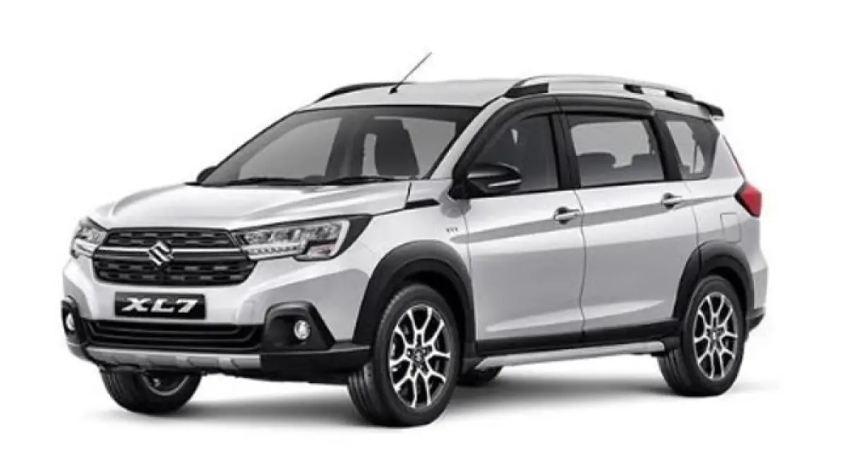 Ulasan spesifikasi Suzuki XL7 Alpha Hybrid Facelift lengkap! SUV 7-seater dengan fitur TPMS, kamera 360, dan mesin SHVS yang hemat BBM.(Gemini AI)