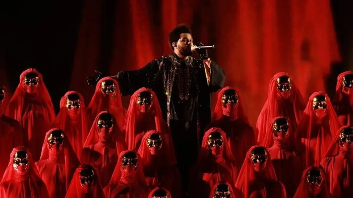 Ulasan kemeriahan konser The Weeknd di Jakarta International Stadium! Cek alur Westgate JIS, banner LED dinamis, dan akses Transjakarta.(Gemini AI)