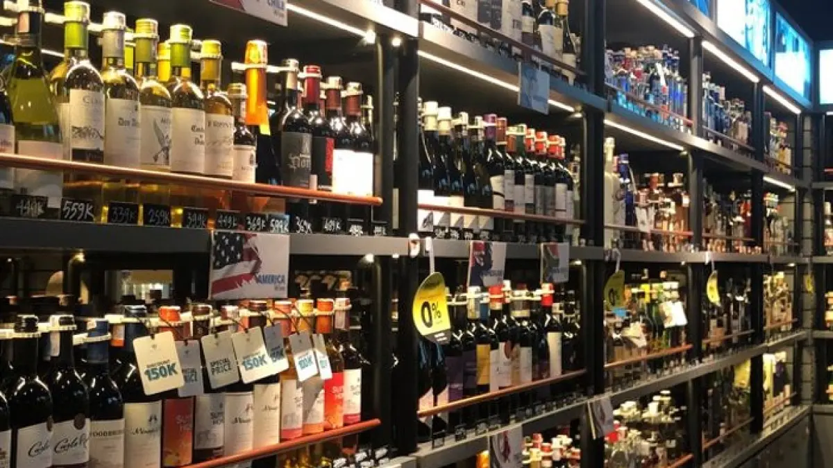 Alkohol termahal di dunia punya harga fantastis. Dari champagne hingga vodka, harganya mencapai jutaan dolar AS.(Gemini AI)