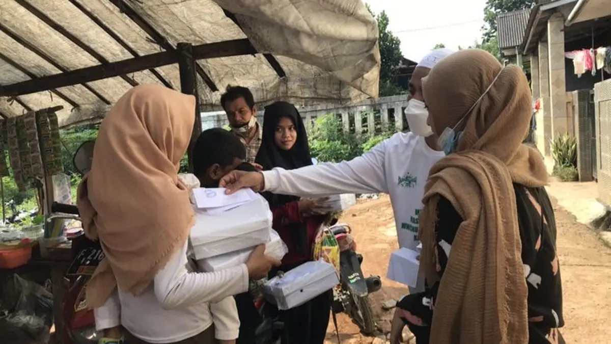 Cara cek penerima PKH di aplikasi Cek Bansos dengan memilih wilayah dan memasukkan nama sesuai KTP. (Pinterest)