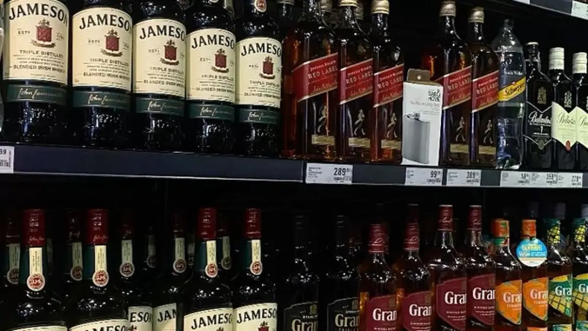 Minuman alkohol termahal di dunia dibanderol hingga Rp55 miliar. Simak tujuh produk premium dengan harga fantastis.(Gemini AI)
