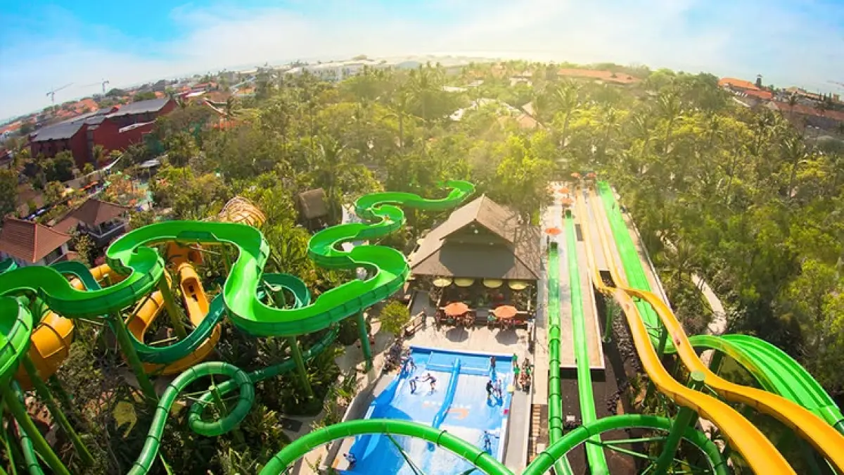 Waterbom Bali menawarkan wisata keluarga dengan lazy river, Flowrider, seluncuran, kolam anak, restoran dan area santai.(PINTEREST)
