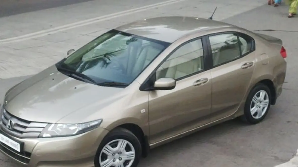 Datsun Go bekas 2026 kini dibanderol mulai Rp50 jutaan, menawarkan mesin 1.2 liter, irit BBM dan pilihan 5 hingga 7 penumpang.(Gemini AI)