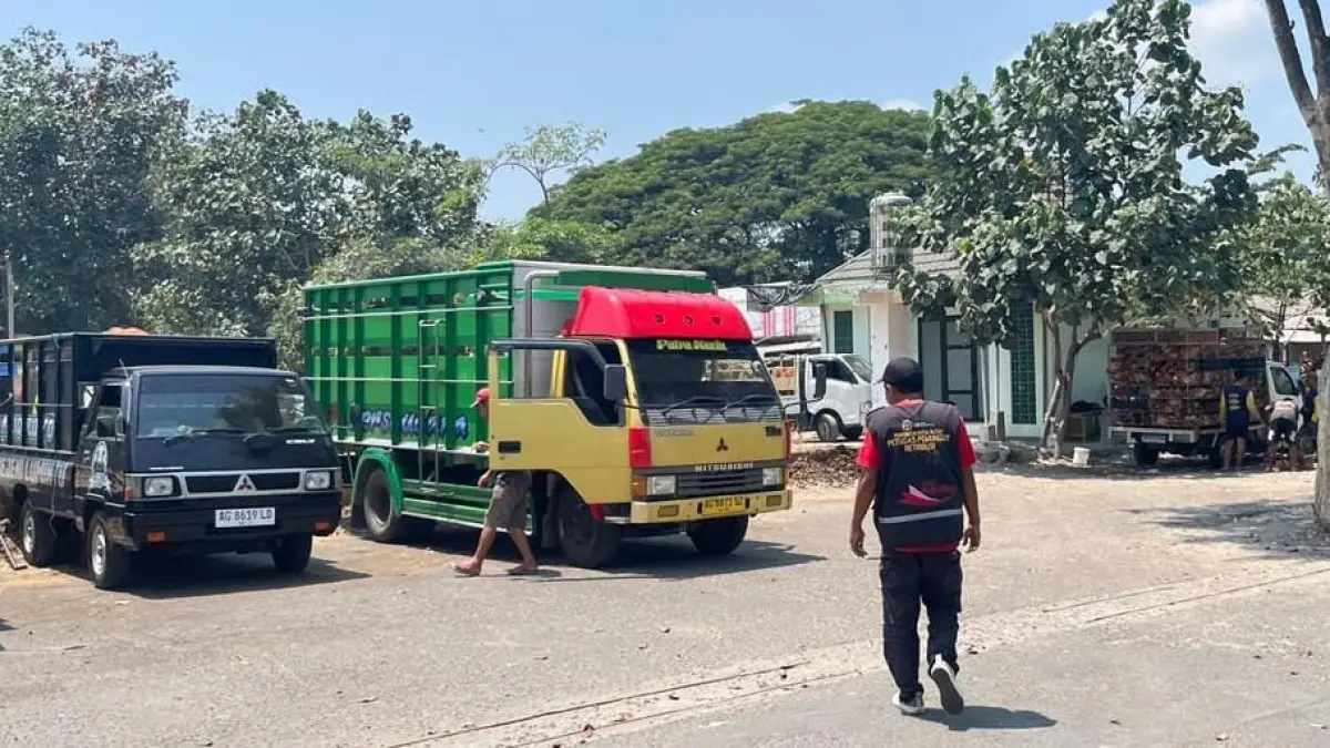 Rencana penyediaan fasilistas peneduh di pasar Hewan Dimoro, Kota Blitar masih terkendala.