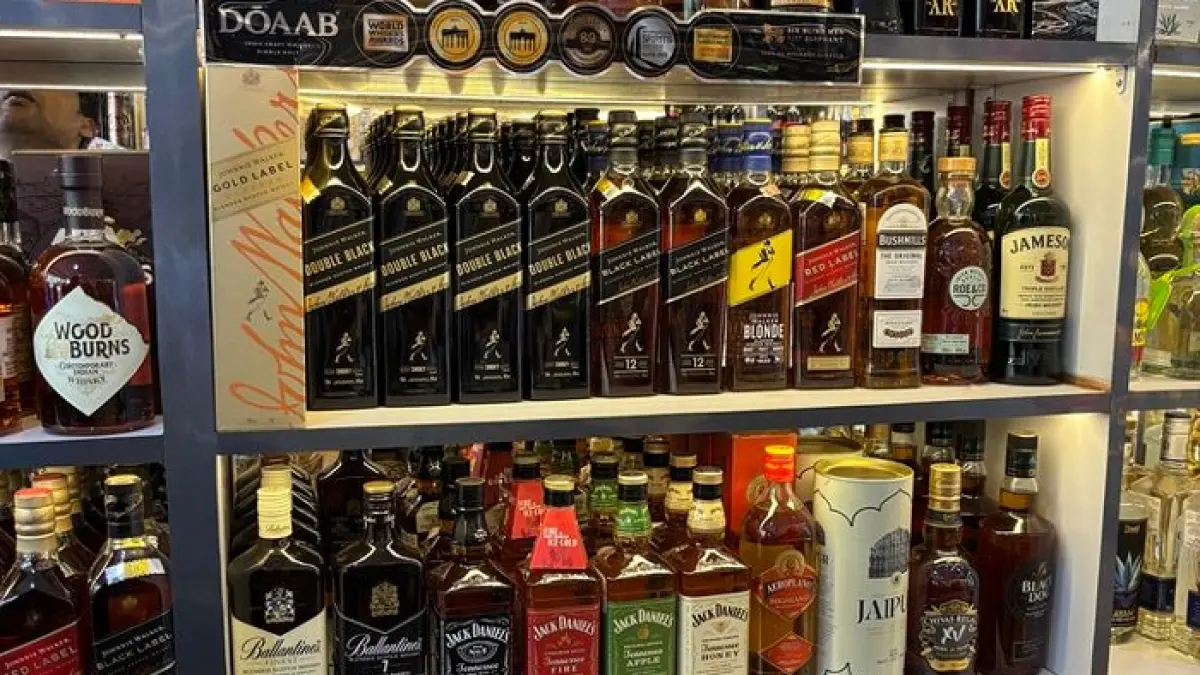 Minuman alkohol termahal di dunia ternyata tembus Rp55 miliar. Simak 10 botol mewah dengan emas, berlian, dan sejarah langka.(Gemini AI)