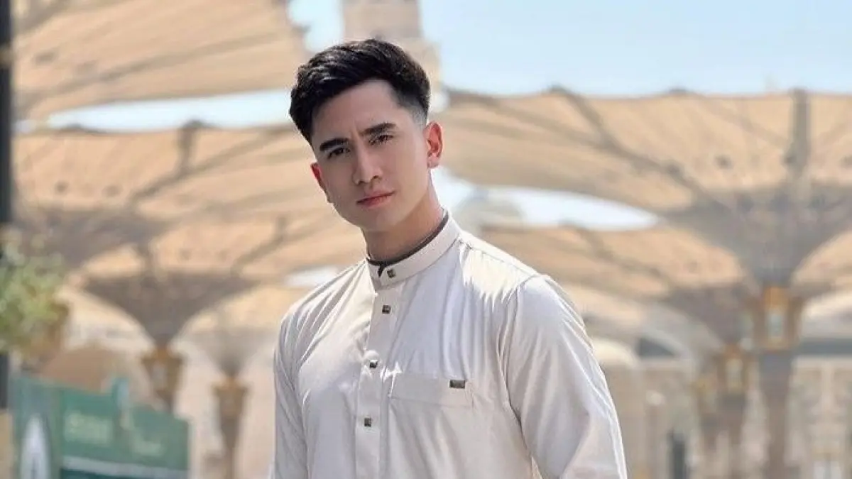 Verrell Bramasta menikah dengan siapa? Simak kabar terbaru soal Fuji, Natasha Wilona, dan calon istri Verrell.(Gemini AI)
