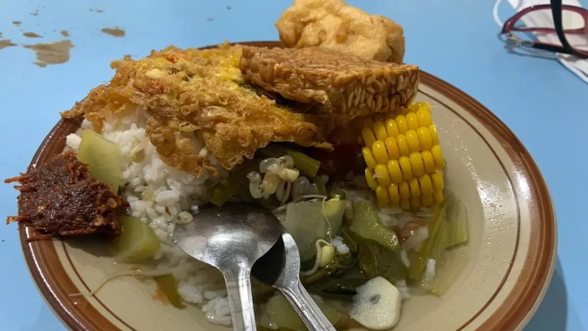 SEDERHANA: Menu sayur asam yang menyegarkan menjadi salah satu menu favorit.