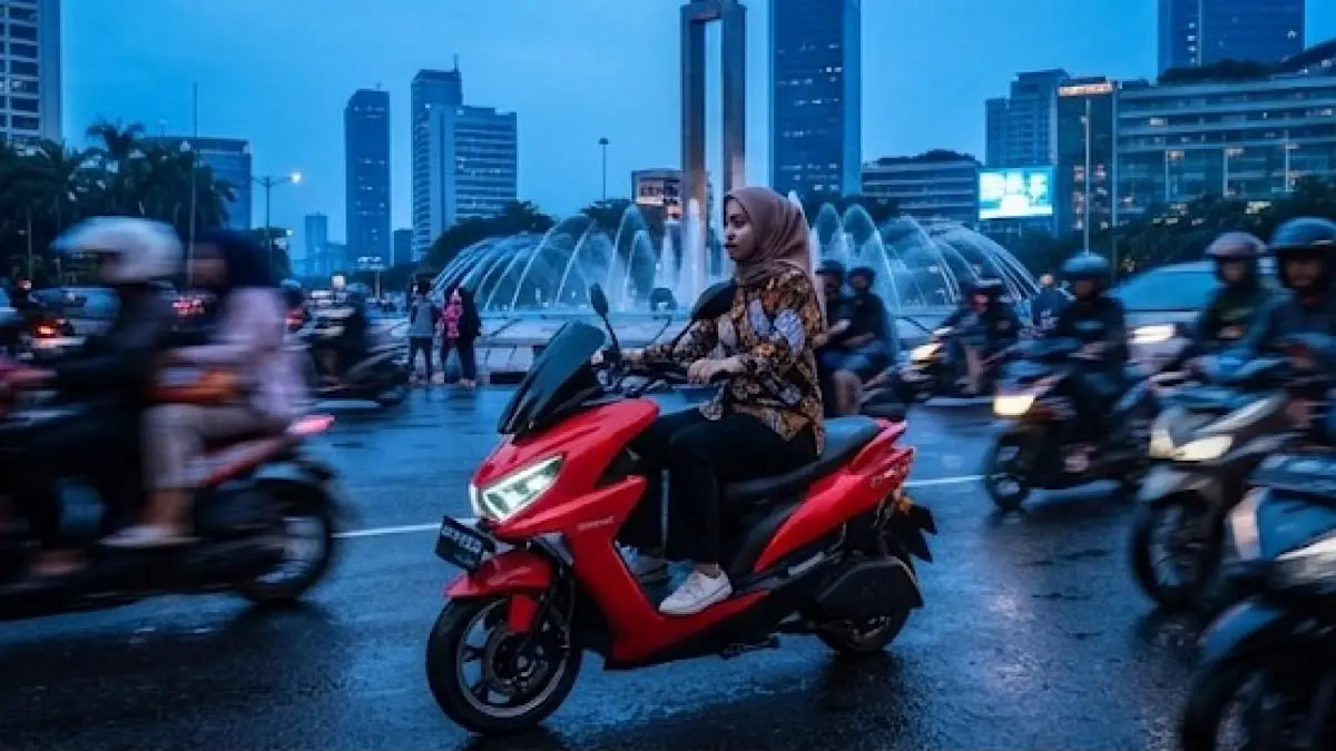 Subsidi motor listrik 2026 disebut Rp5 juta. Simak model yang ramai dibicarakan dan aturan yang perlu diperhatikan.(gemini AI)