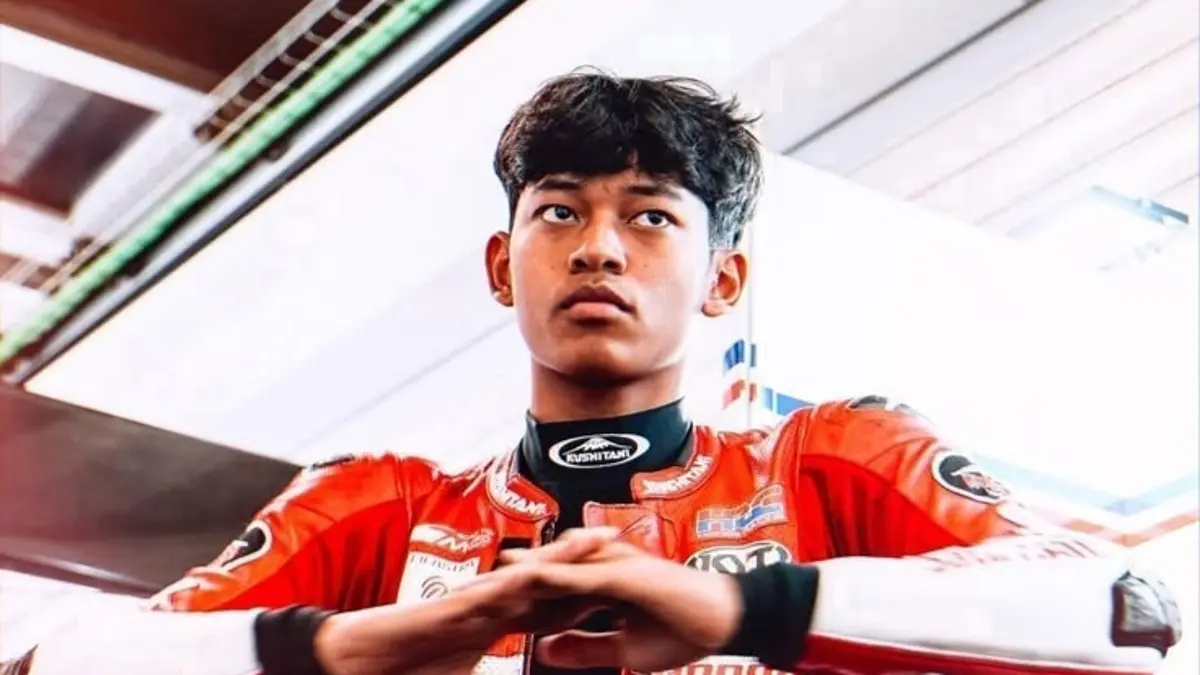 Veda Ega Pratama Moto3 2026 catat 1:55,597 di Jepang dan finis P8. Hasil ini membuatnya langsung lolos Q2. (Pinterest)