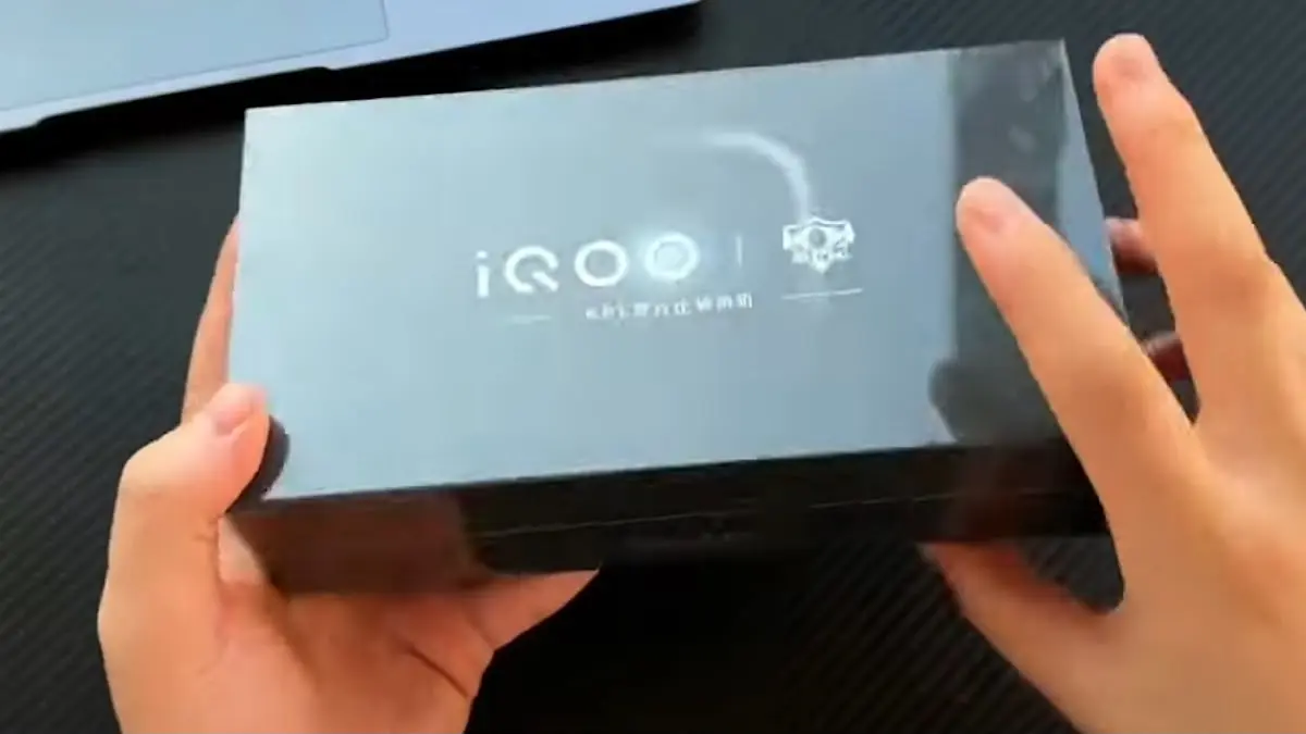 iQOO 16 hadir dengan layar 165 Hz, Snapdragon flagship dan baterai 8.400 mAh. Simak harga serta spesifikasinya.(sc youtube)