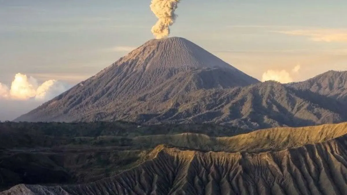 Daftar gunung tertinggi di Indonesia berisi Jayawijaya, Kerinci, Rinjani, Semeru, dan Sanggar. (Pinterest)