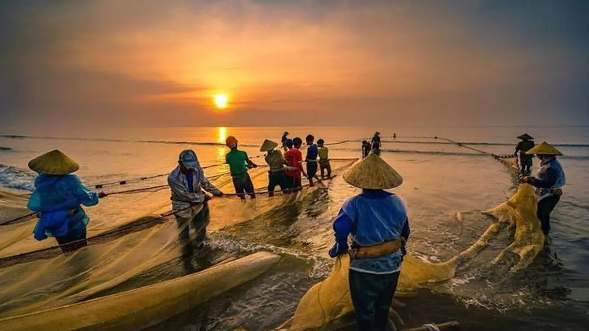 Teknik memancing pemula perlu dimulai dari cara memasang umpan. Simak trik agar umpan tidak mudah lepas saat dilempar. (PINTEREST)
